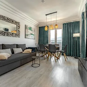 https://beautiful-2-bedroom-apartment-vista-del-mar.adeje-hotels.com