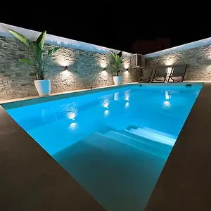 https://luxury-house-atlantico-private-heated-pool.adeje-hotels.com